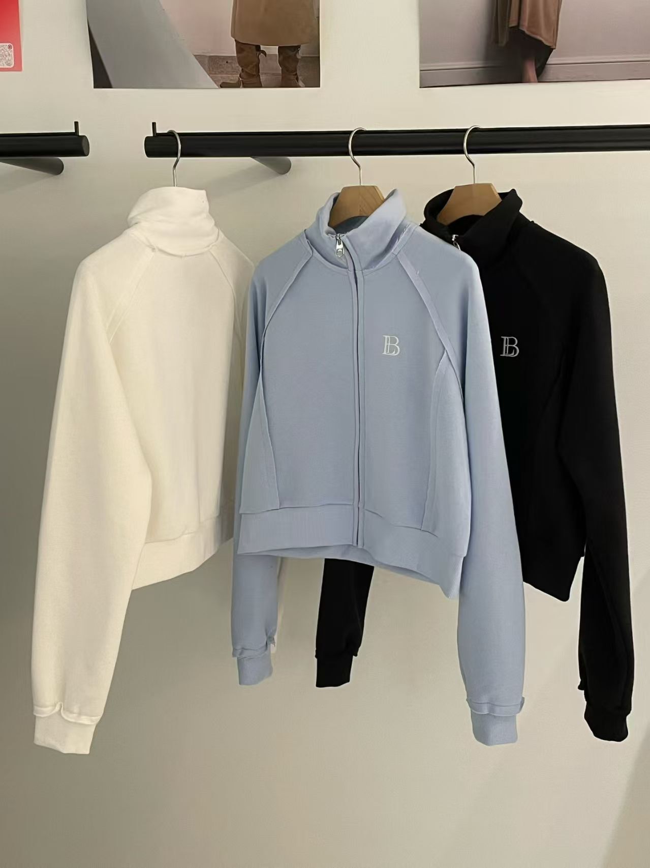 BU5518 B刺繡立領lulu風拉錬外套 *特價* (充值購物金不適用)