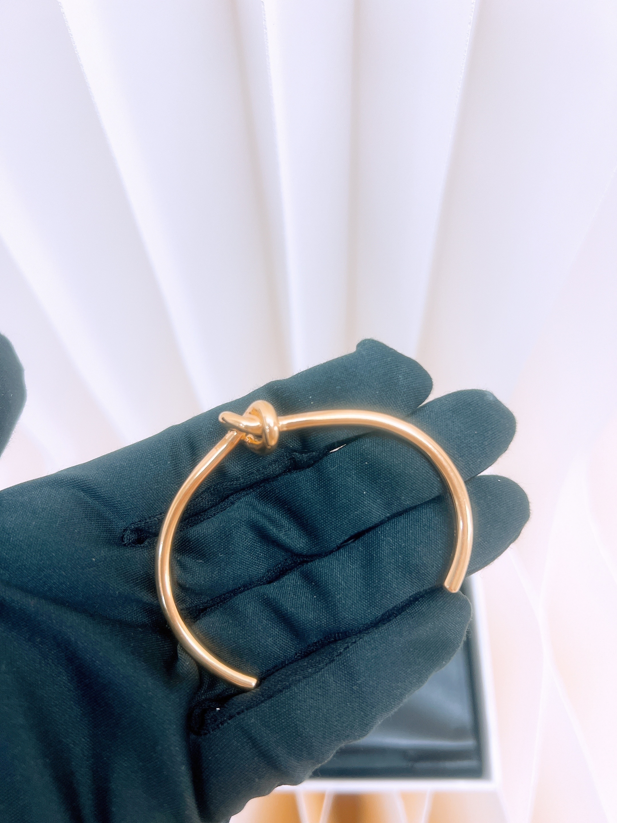 (size C1) Celine knot extra-thin bracelet/ bangle (gold color)