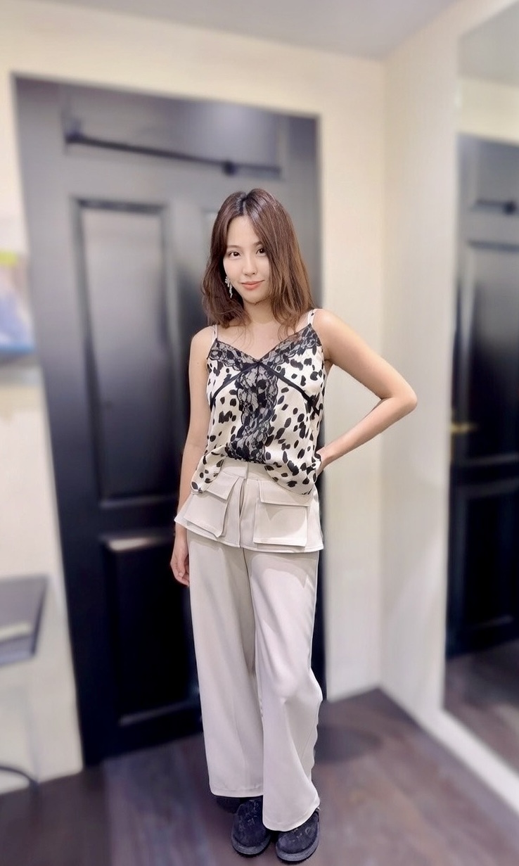 MM88  褲 腰 25-33/hip 37-41/ 長40.5   $479 (一口價)