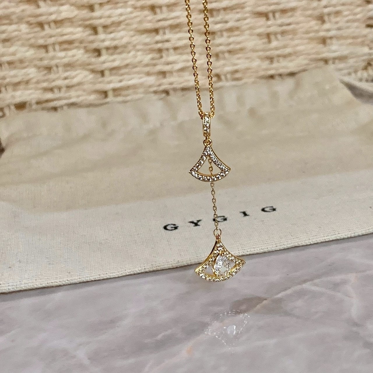 Gy”Divas’Dream鏤空鑽小裙子雙墜項鍊