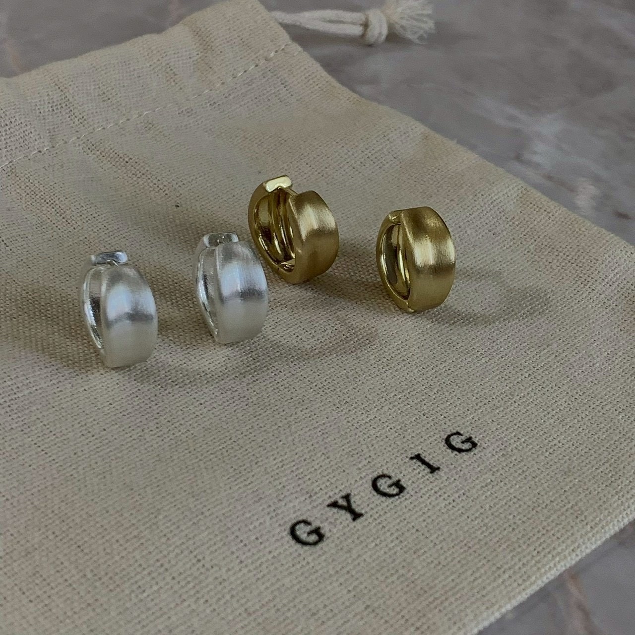 Gy”Lumière金銀箔拉絲光澤啞光耳釦釘圈