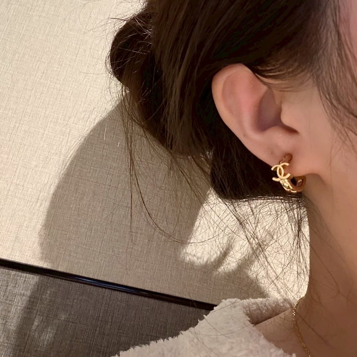 18k 香奶奶”26p金菱格紋雙c高奢定製小耳圈釘