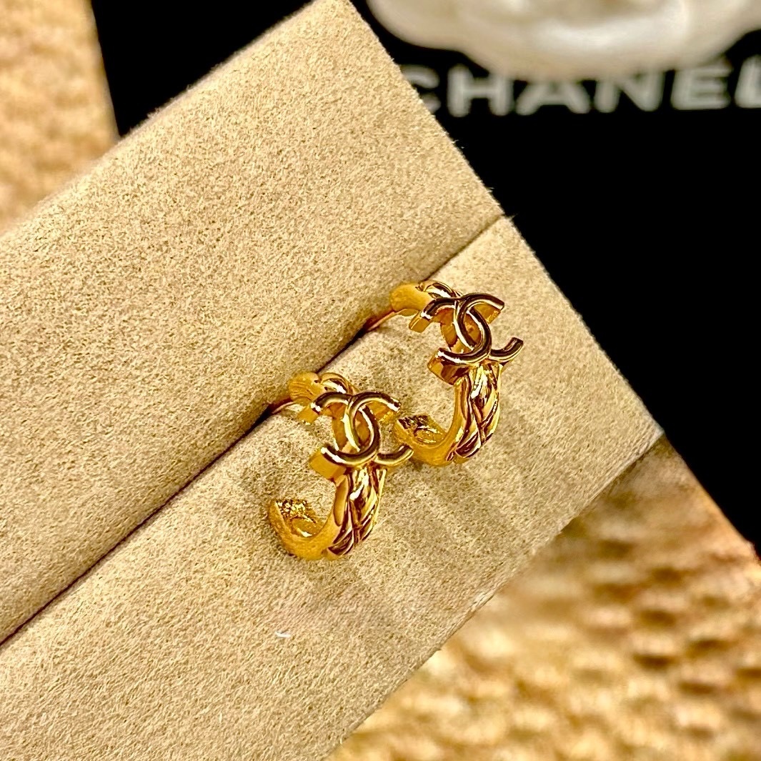 18k 香奶奶”26p金菱格紋雙c高奢定製小耳圈釘