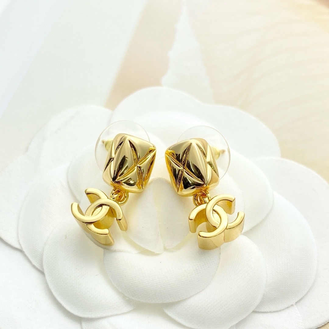 18k 香奶奶”26p菱格紋小金豆雙c高奢定製耳墜釘