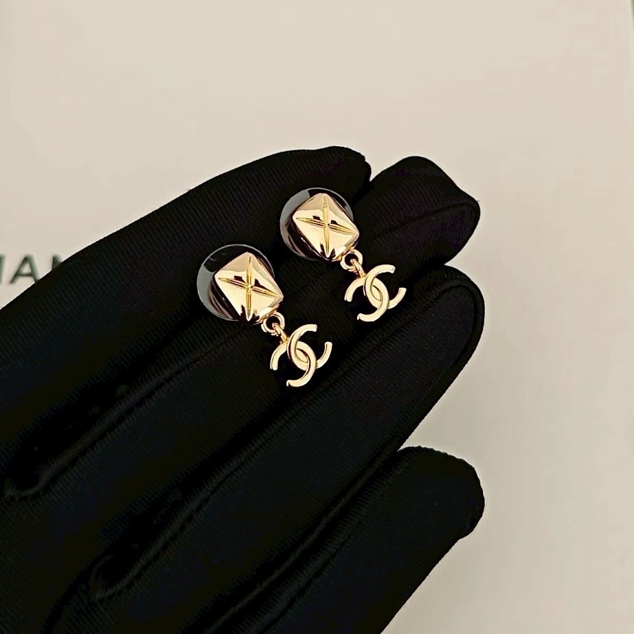 18k 香奶奶”26p菱格紋小金豆雙c高奢定製耳墜釘