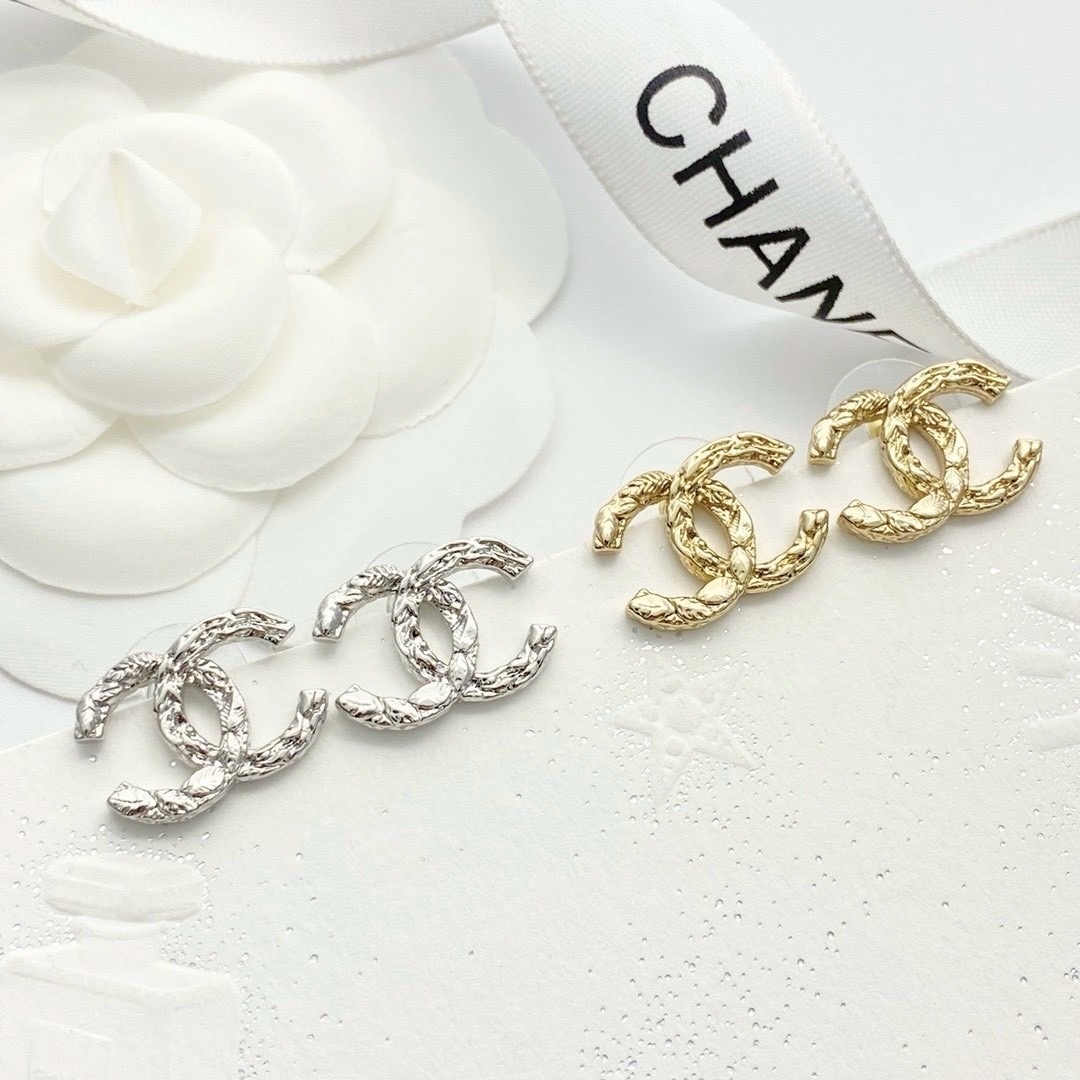 18k 香奶奶”25s金銀浮雕雙c耳釘