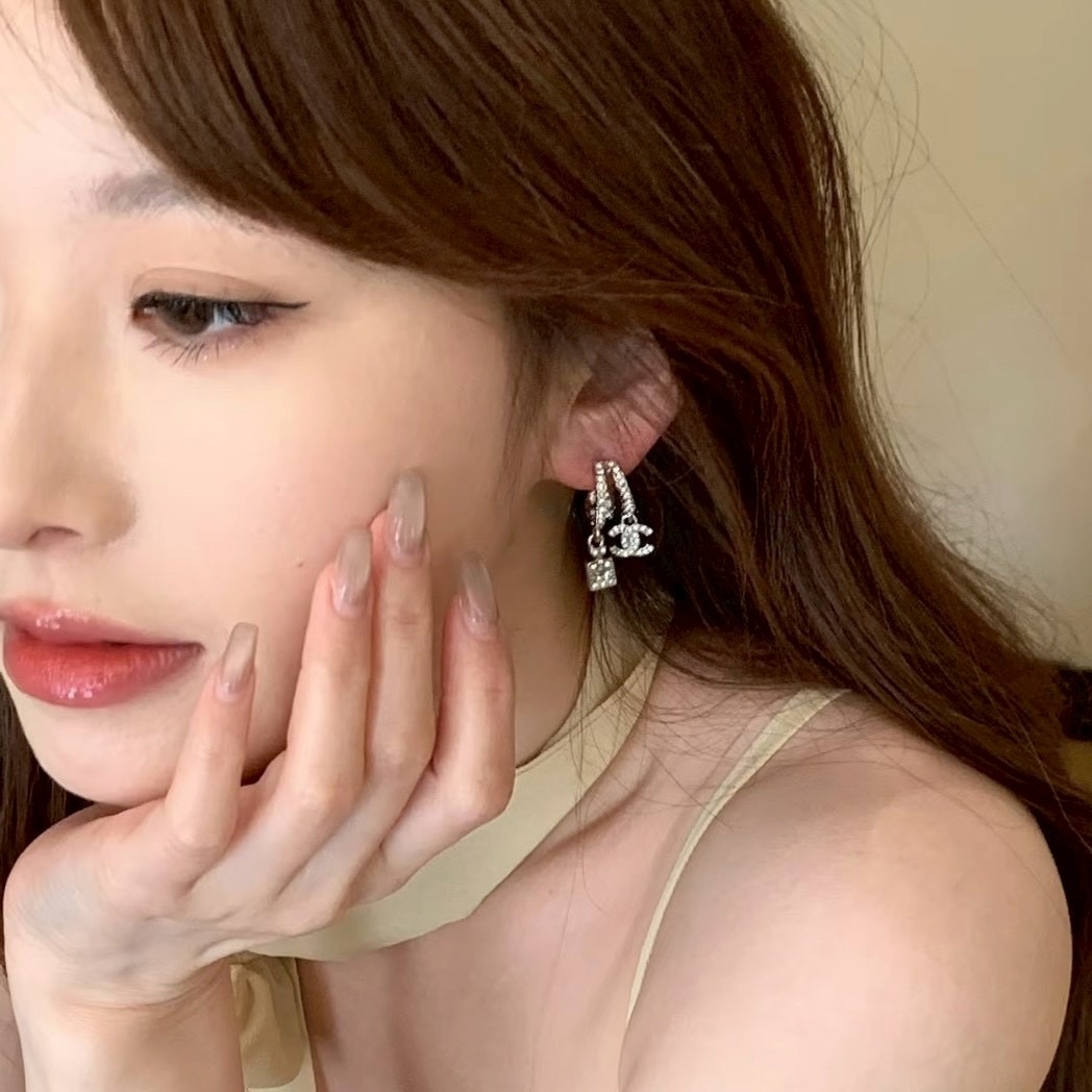 18k 香奶奶25p”隱藏款銀鑽香水瓶不對稱’高奢定製耳墜