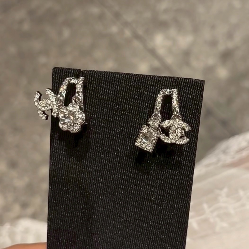 18k 香奶奶25p”隱藏款銀鑽香水瓶不對稱’高奢定製耳墜