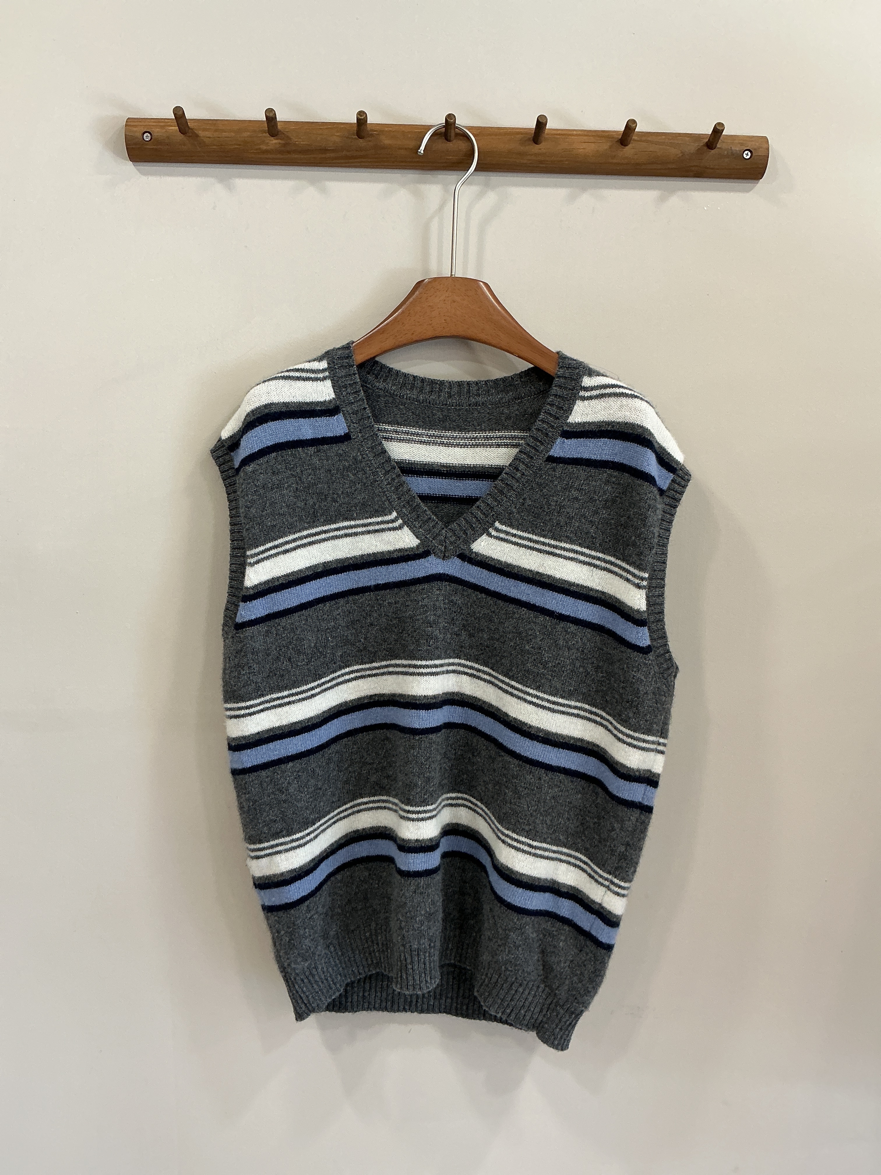 W00116寬肩V領針織背心