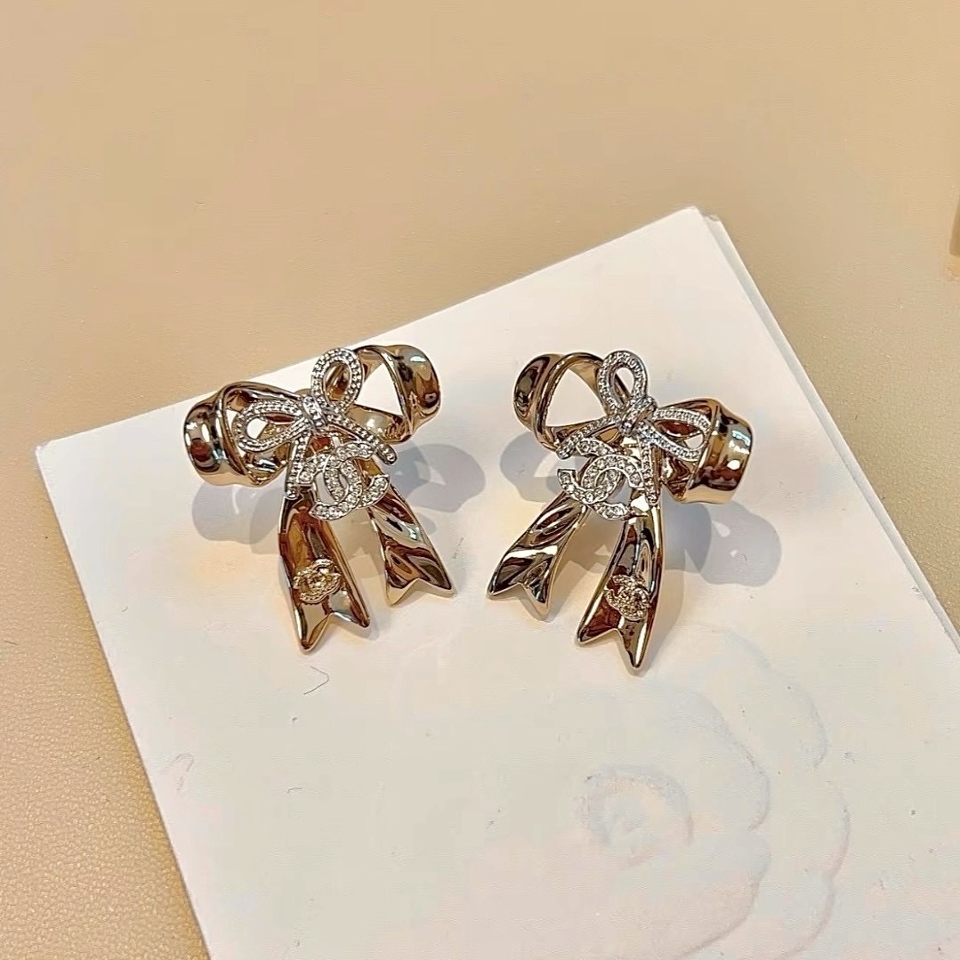 18k 香奶奶25k”金緞帶水鑽雙c蝴蝶結/高奢定製耳釘