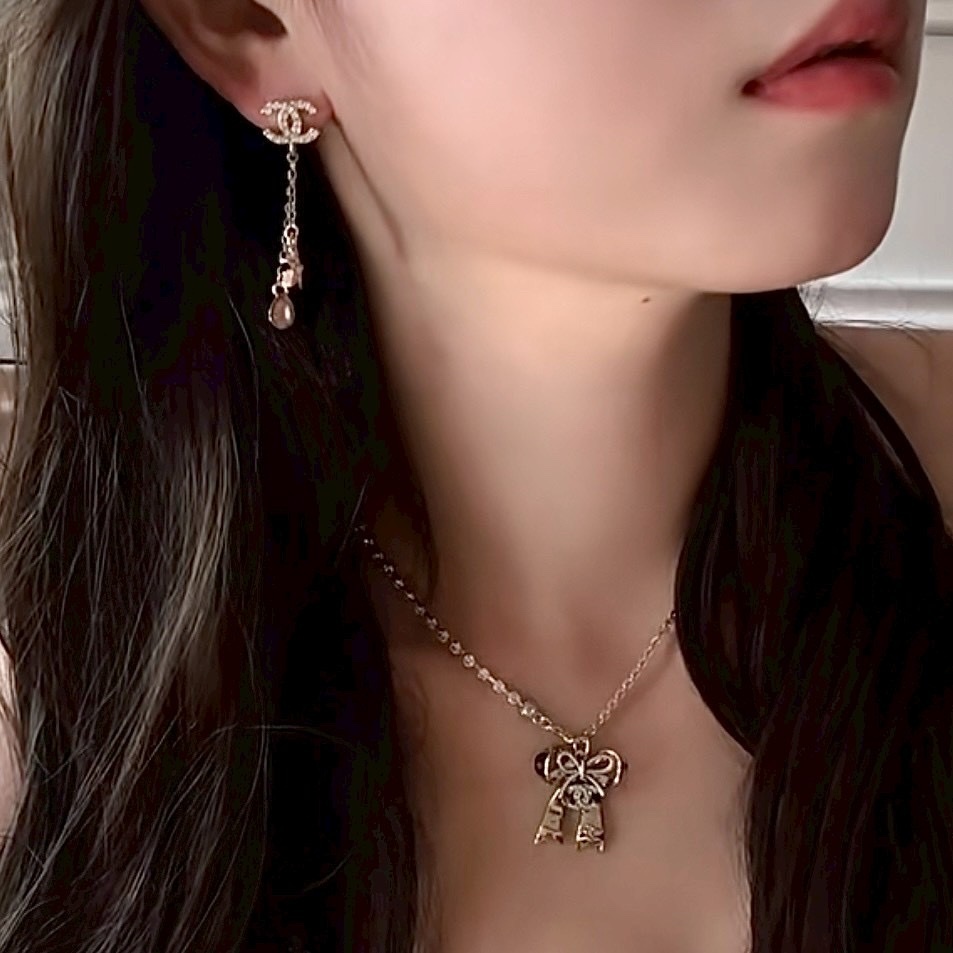 18k 香奶奶25k”金緞帶水鑽雙c蝴蝶結/高奢定製項鍊