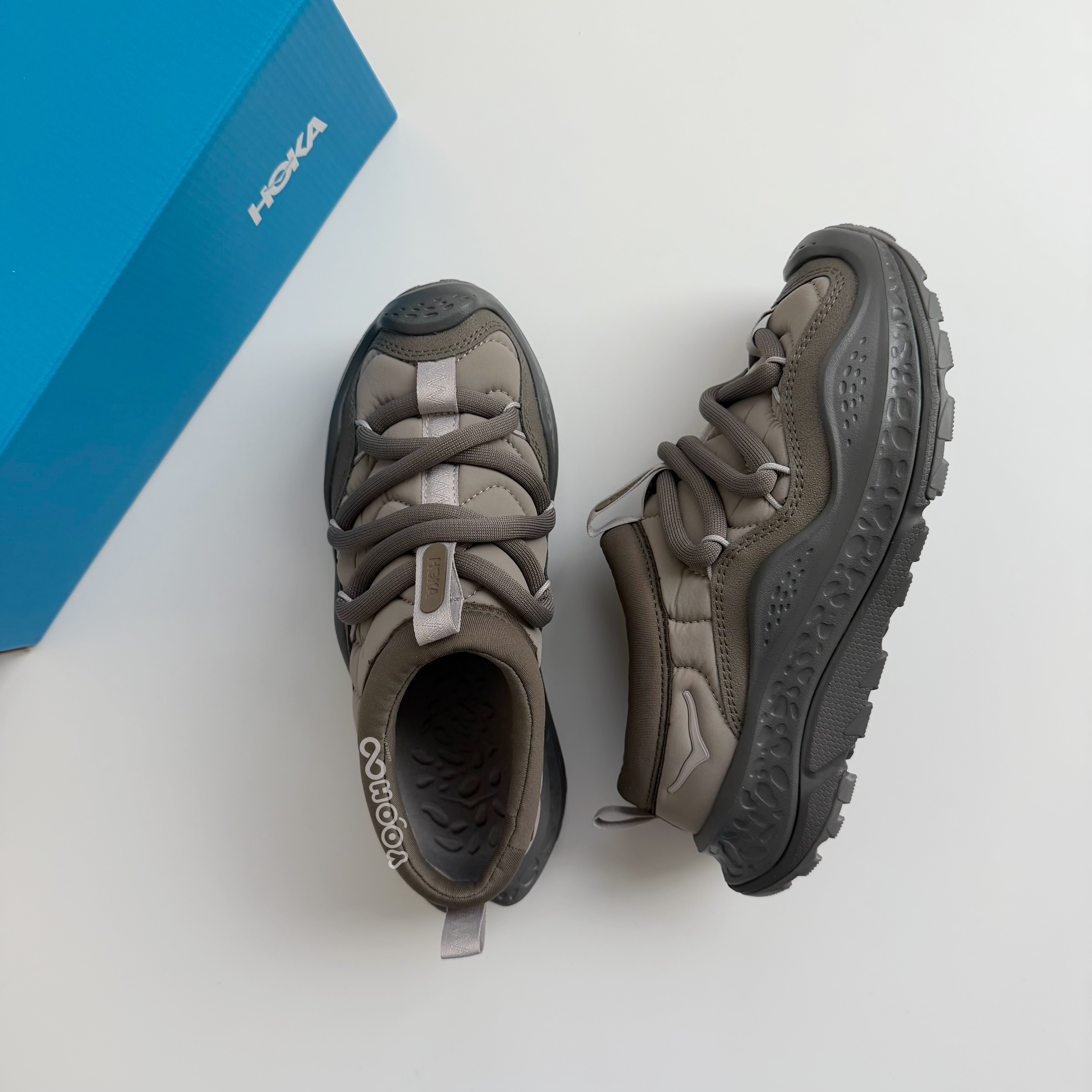 預購┃HOKA ONE ONE ORA PRIMO 烏龍麵 毛毛蟲 恢復鞋 懶人鞋 拖鞋 灰 卡其