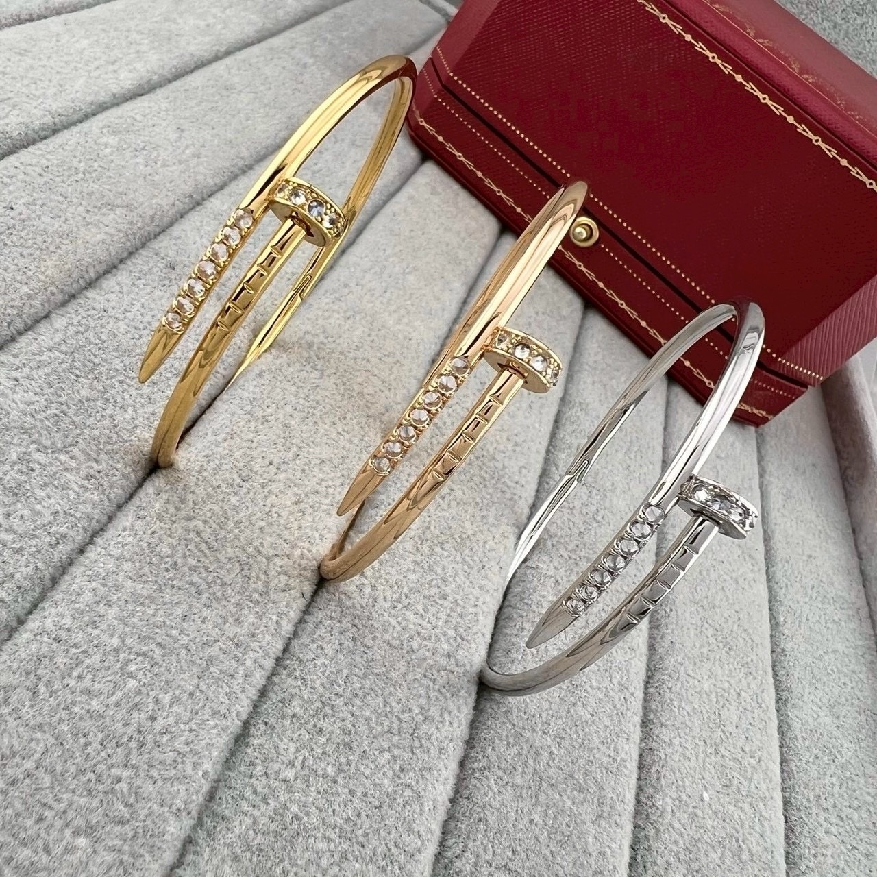 18k ct”JUSTE UN CLOU新款”倒置鑽細釘子/高奢定製手鐲