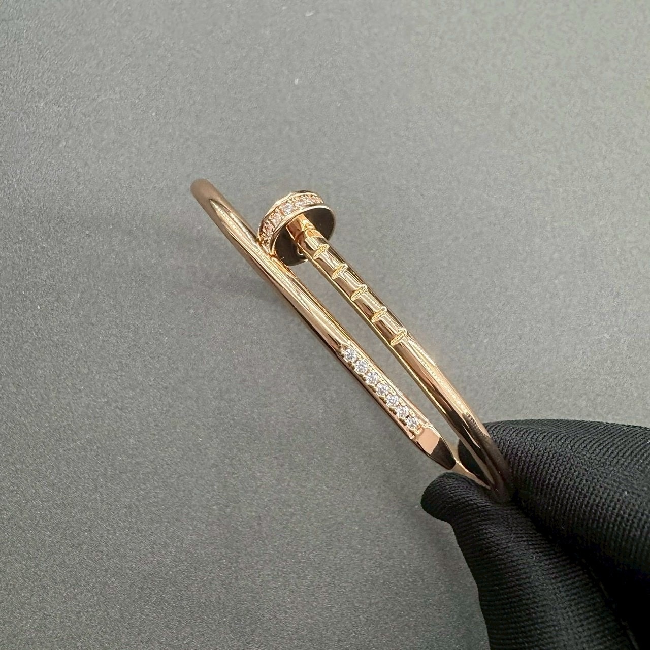 18k ct”JUSTE UN CLOU新款倒置鑽粗釘子’高奢定製手鐲