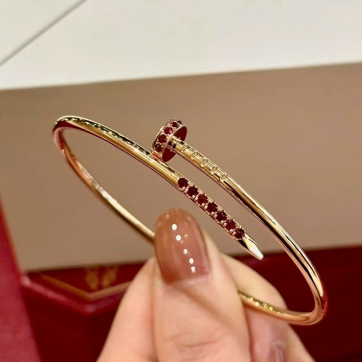 18k ct”JUSTE UN CLOU新款倒置紅寶石細釘子’高奢定製手鐲