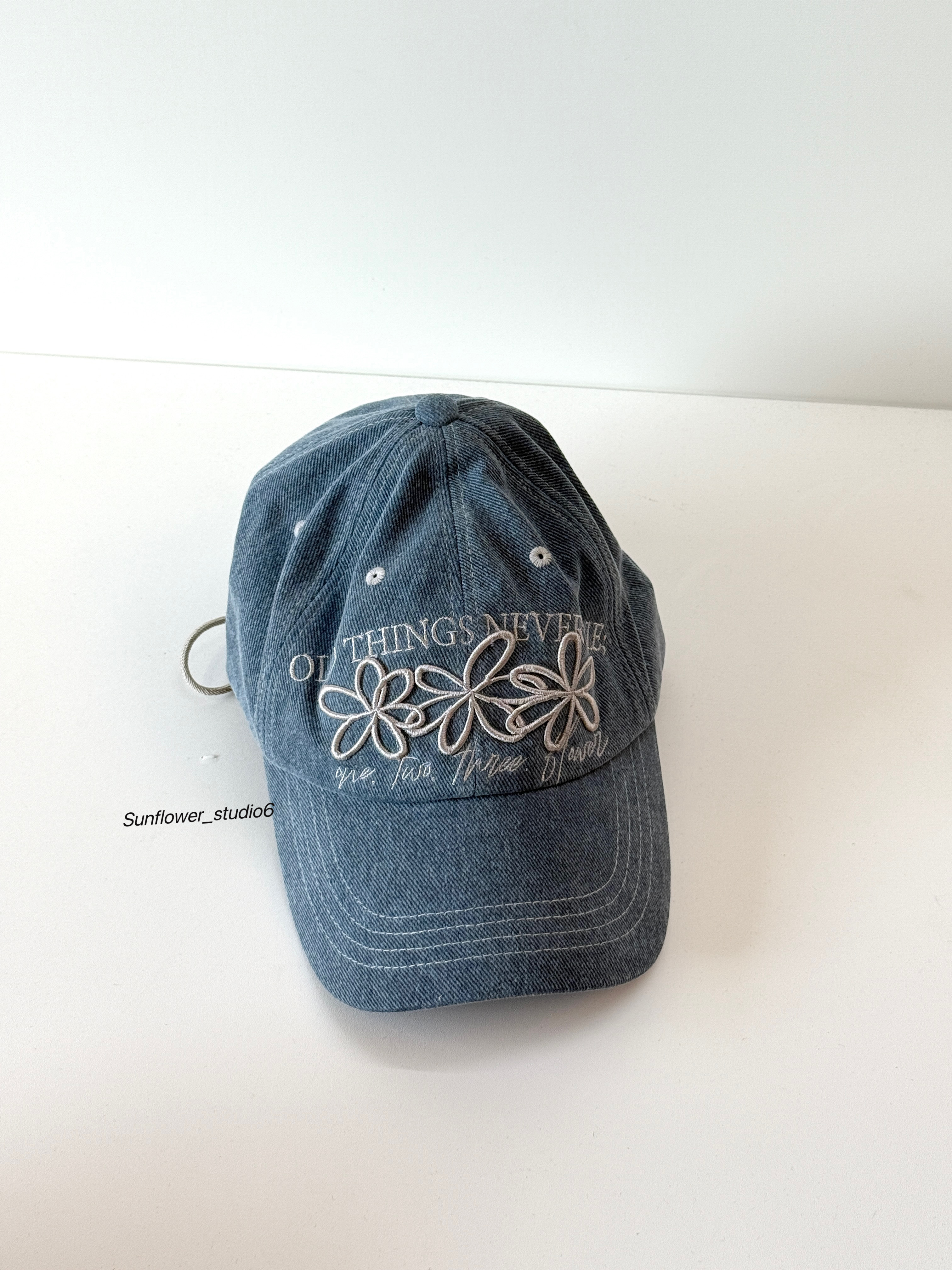 本週限時接單!! 韓國🇰🇷連線 ONGO 刺繡小花水洗老帽 花結帽 刺繡 棒球帽 繩結 2色(任買兩件711免運)/現貨