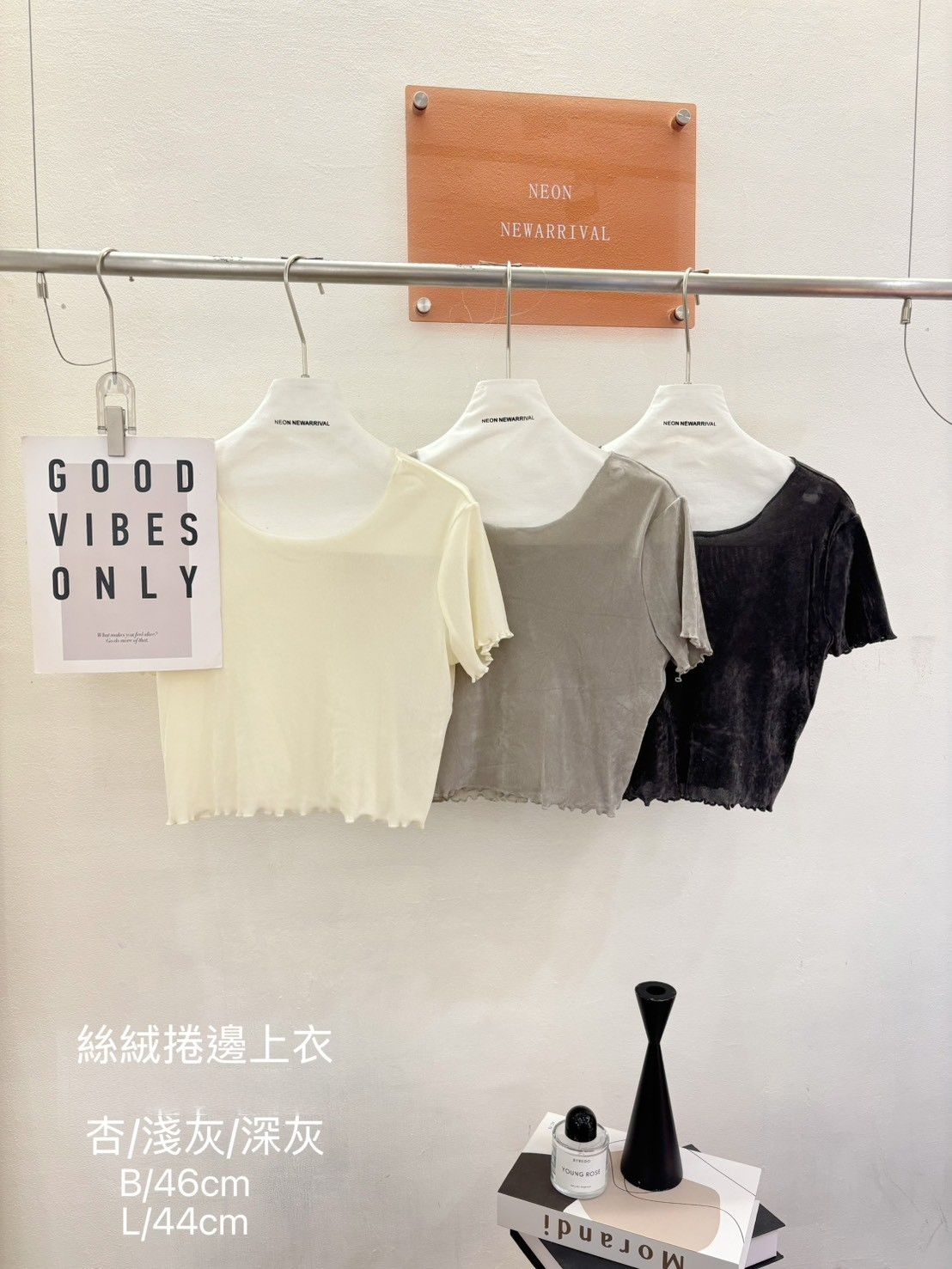 A3272-捲邊透膚短版上衣