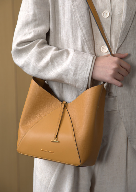 PUZZLE 皮革斜背袋