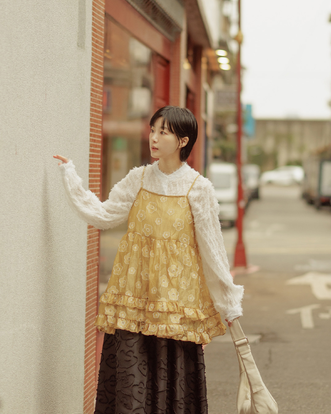 立体花花下摆荷叶透肤罩衫背心-黄【01099508】现+预