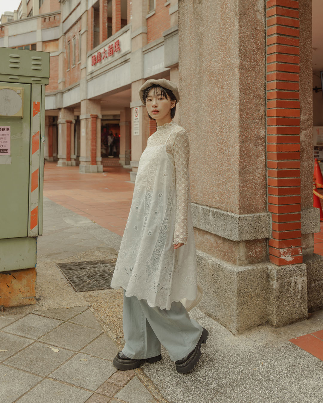 蕾丝镂空细肩罩衫背心【01099578】现+预