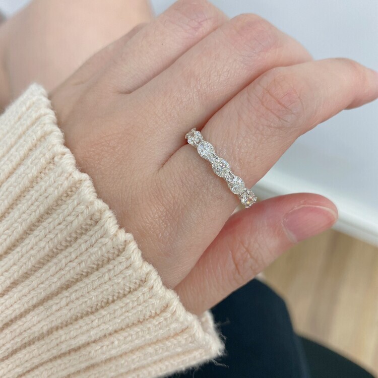 橢圓形鑽石渾身戒指