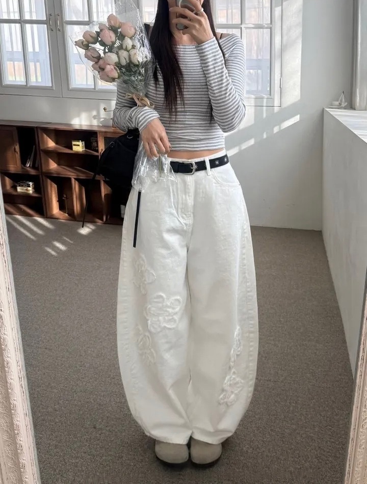 【15/2截單！首批優惠價預訂】人氣彎刀褲！韓國花朵刺繡彎刀褲（2色）