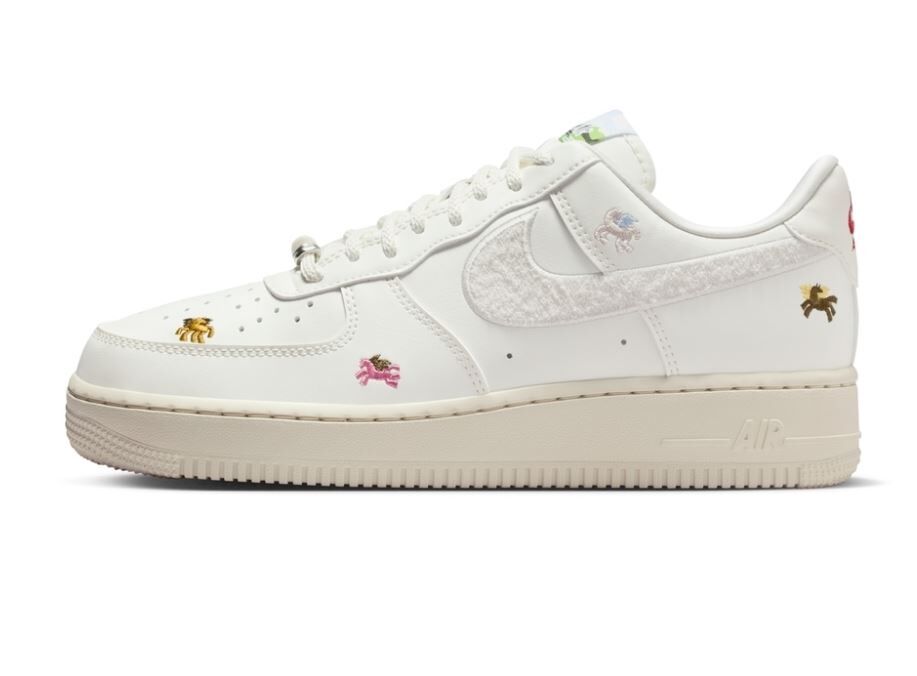 NIKE 休閒鞋 AIR FORCE 1 07 CNY 馬年限定 白色 刺繡小馬 女 IQ1143-100