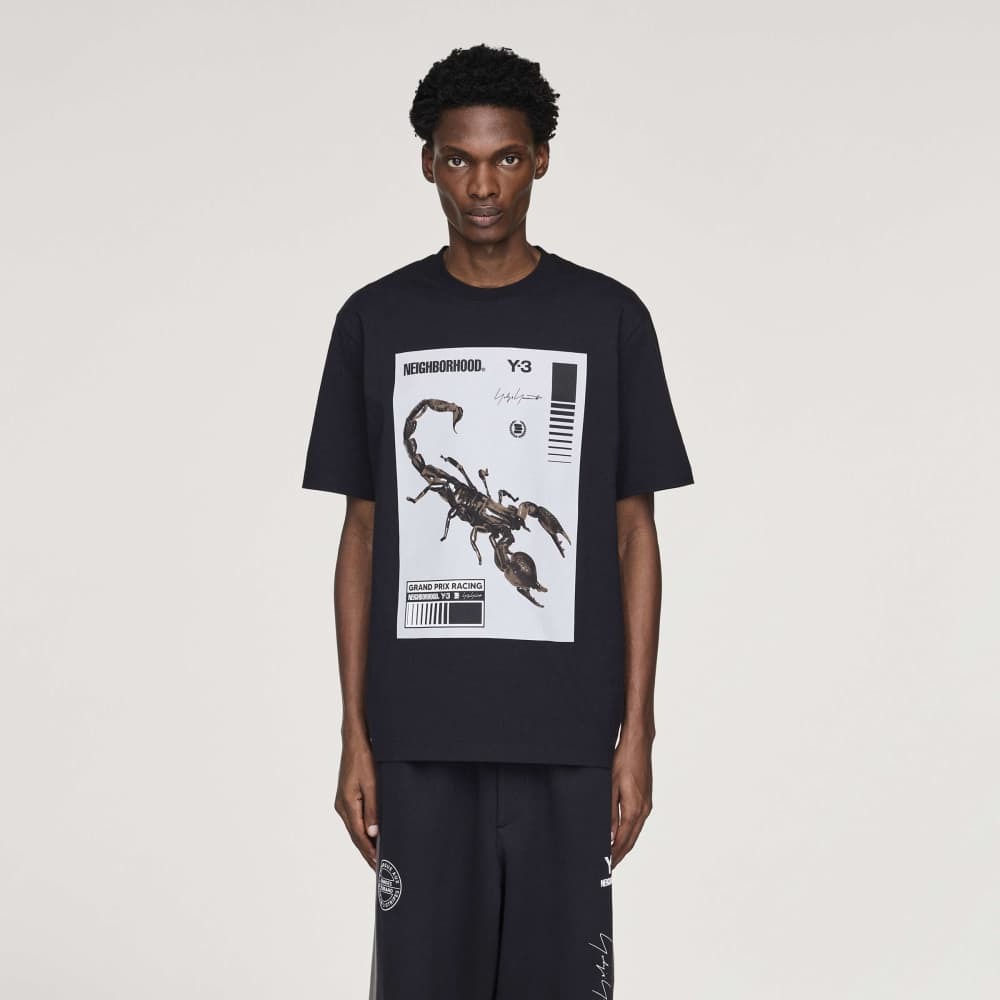 【 Y-3 x NBHD GRAPHIC TEE 蠍子限定短TEE - 黑 】