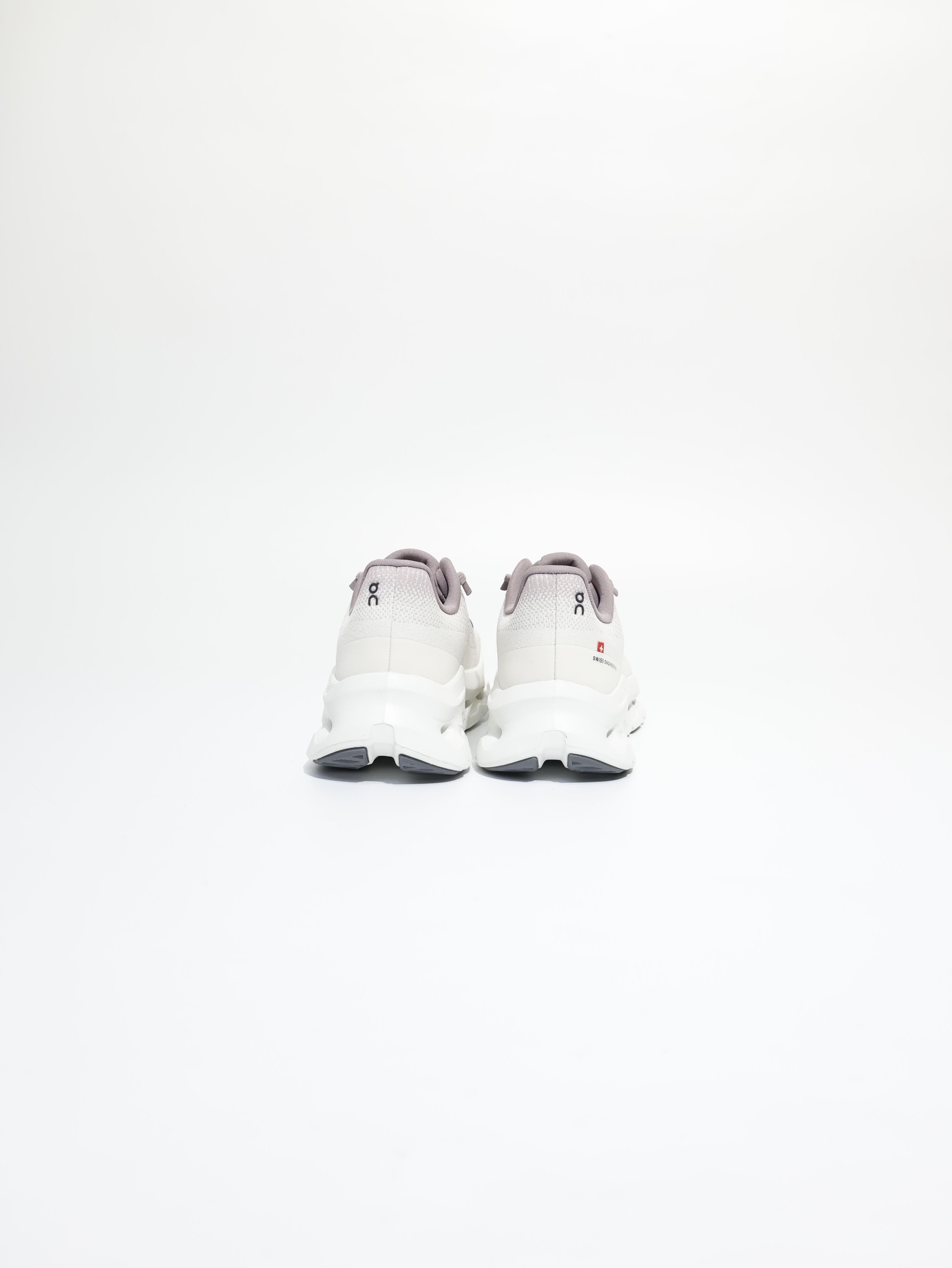 On 昂跑 女鞋 Cloudtilt 休閒鞋 ON3WE1005