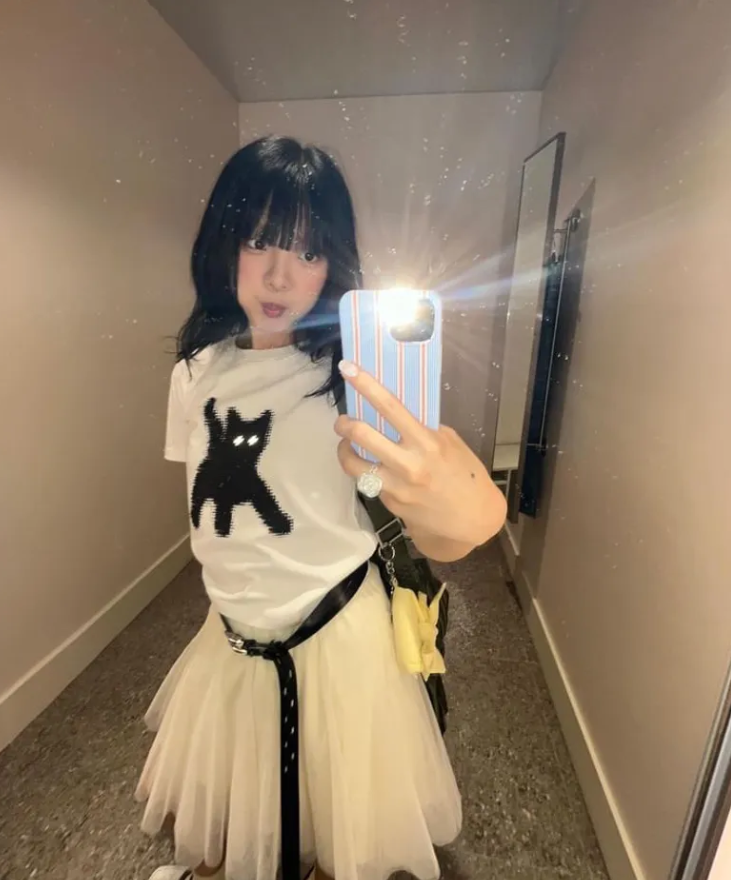 AEAE 電眼貓貓短版T FEB