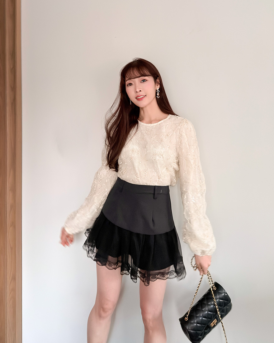 LINA LINA精緻著迷刺繡亮片網紗花朵層次上衣-溫柔杏