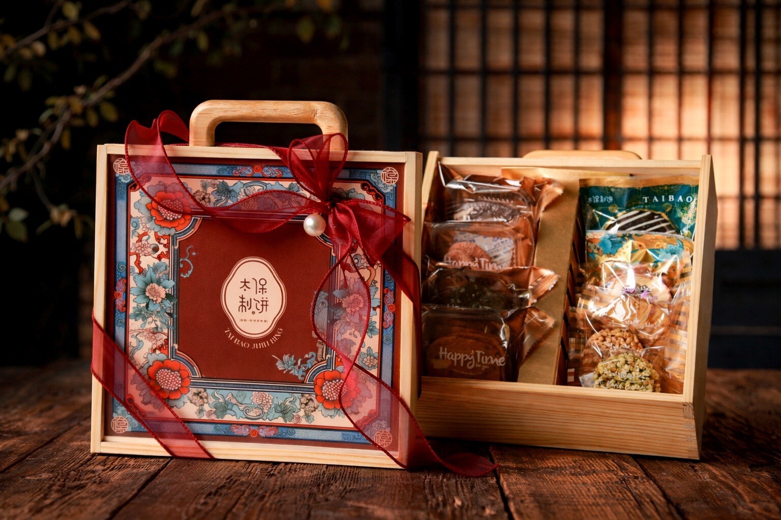【太保制餅】紅瓷古花木盒