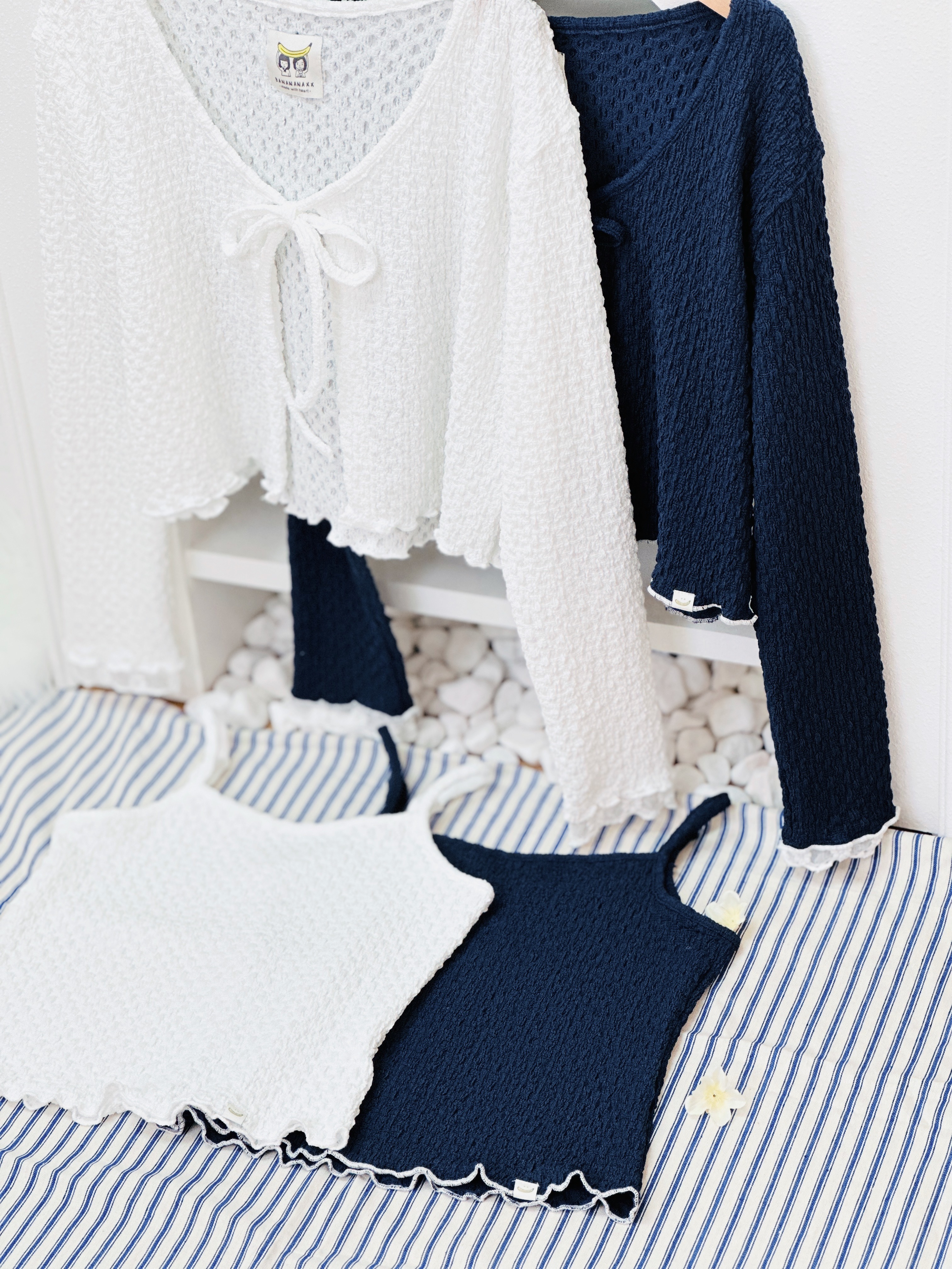 兩色 / 層次感蕾絲袖皺皺兩件套 / Lace-Trimmed Layered Crinkle Twinset