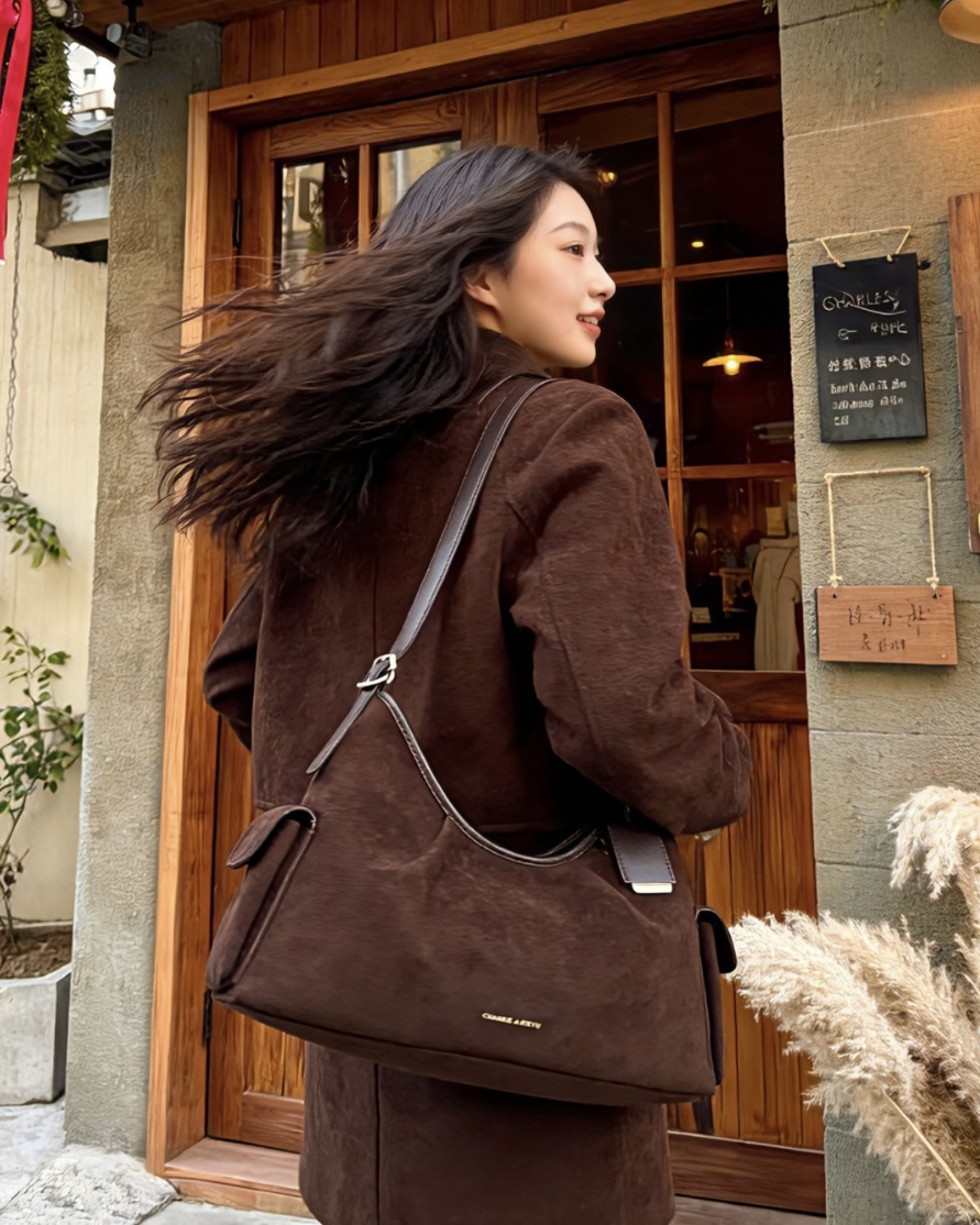 CHARLES & KEITH 小CK Khai 雙口袋 復古 皮革 麂皮 大容量 肩背包 單肩包 共4色