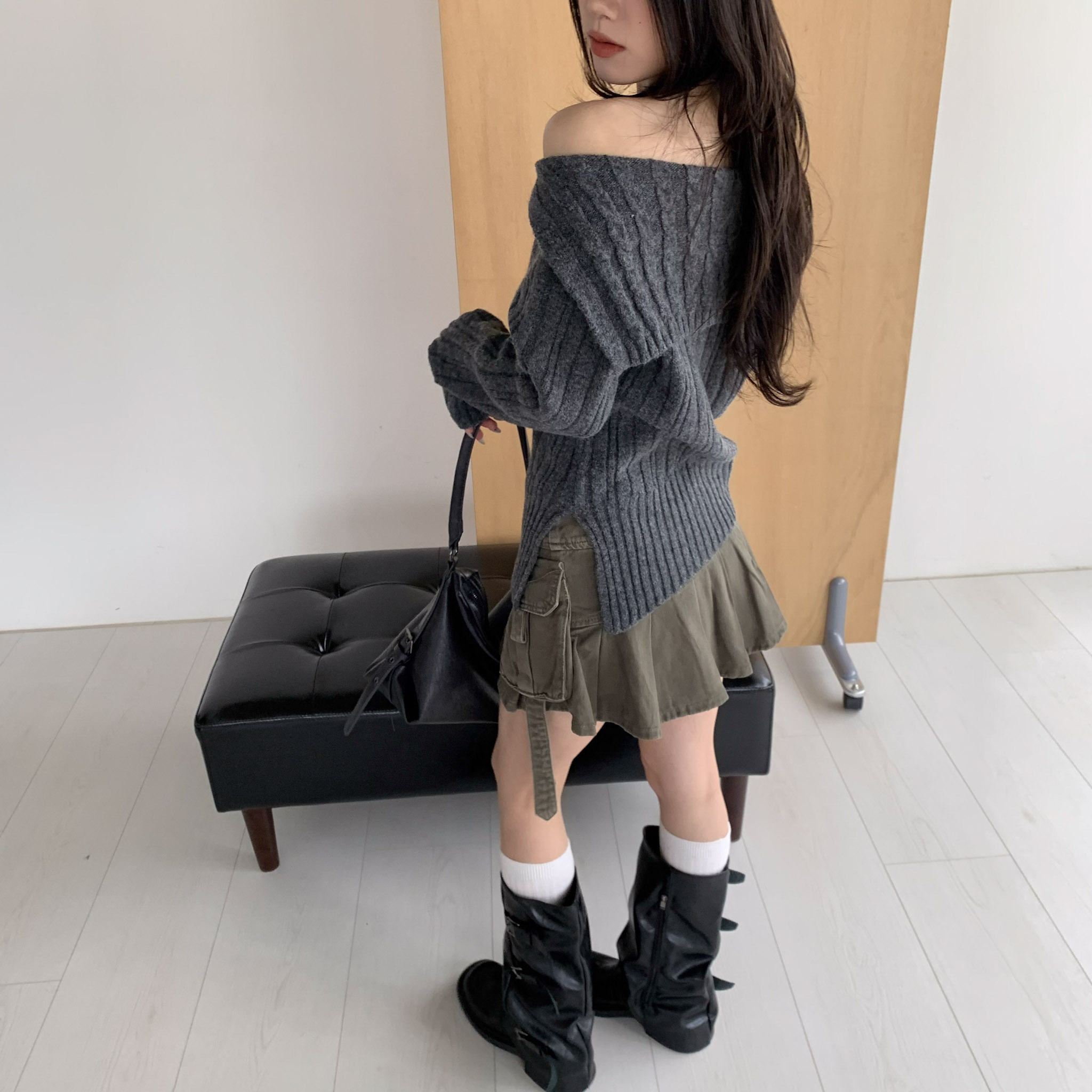 ISA_設計感++ 不規則擺一字麻花領針織毛衣_61043