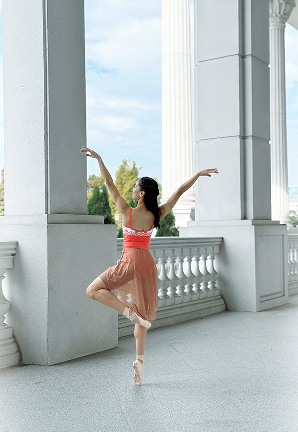 法國 WearMoi【WM-ETERNA 細肩帶蕾絲刺繡舞衣】可放胸墊