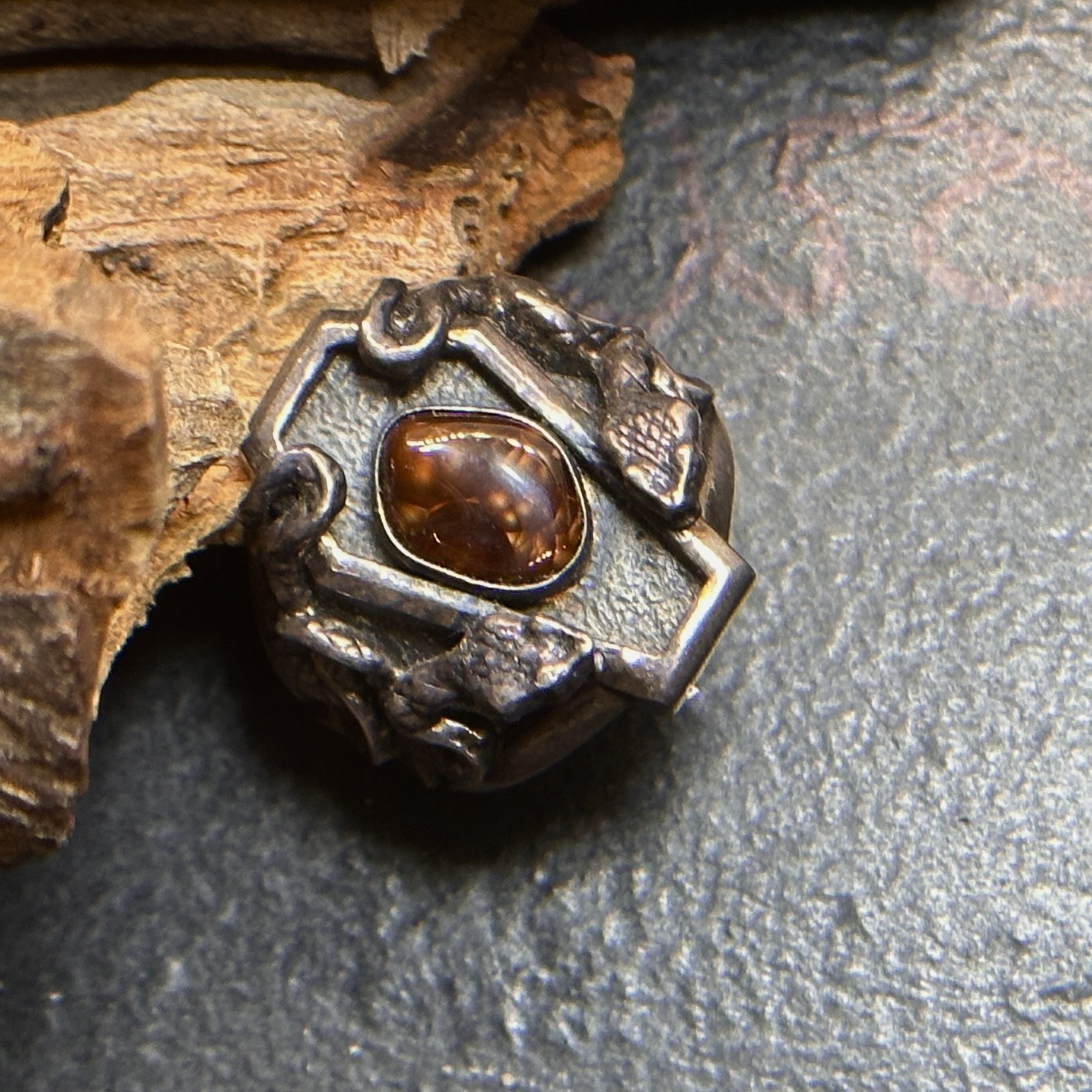 *Black Venom Jewelry- Poison The Reborn Ring with Any Stone 純銀重生戒鑲各式天然寶石 。