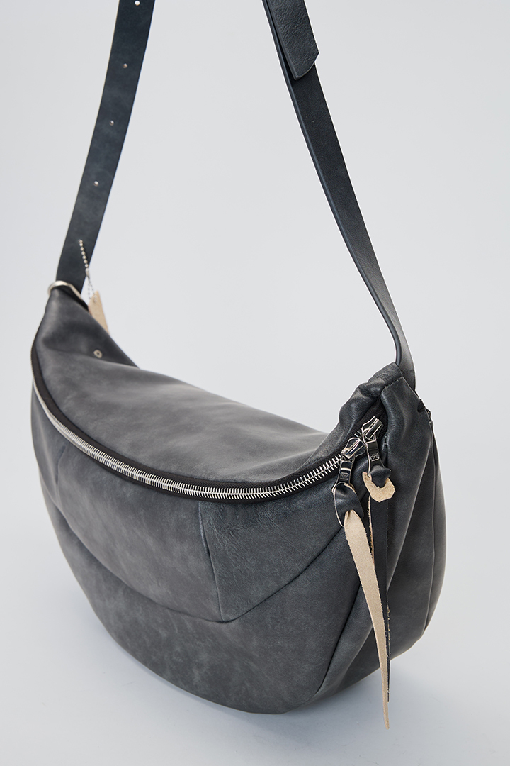 theveryday 半植鞣小牛皮側肩包 灰黑 25 A/W Lagom Crossing Bag