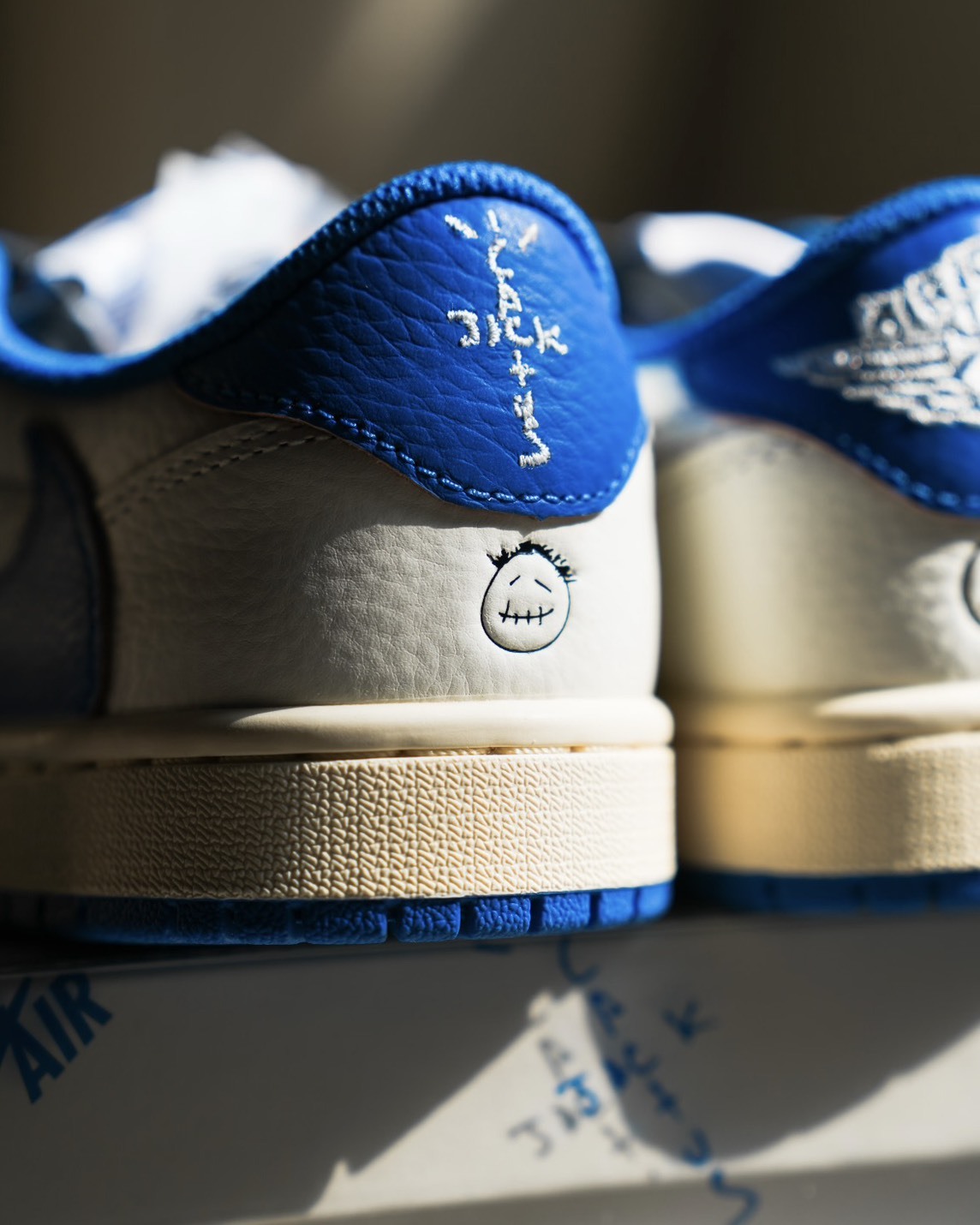 <重磅三方聯名🔥> Travis Scott × Fragment Design × Nike Air Jordan 1 Low OG 三方聯名 倒鉤