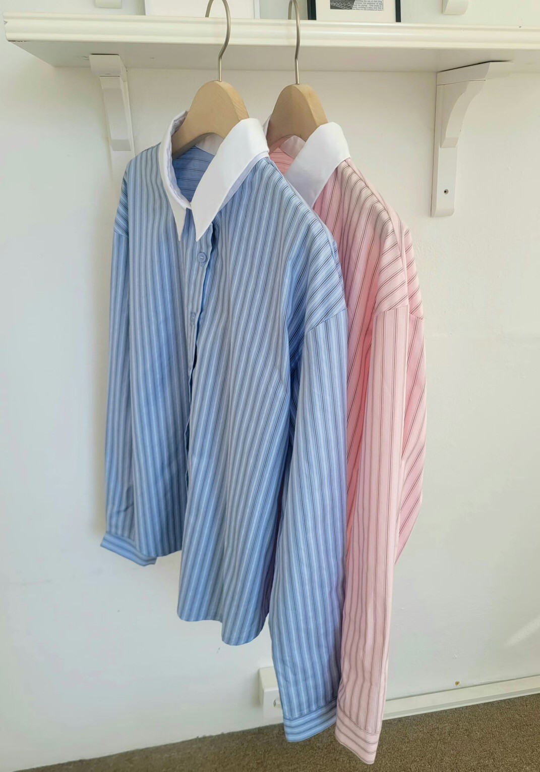 白色領片配色雙線直條紋排釦襯衫上衣 / 2色