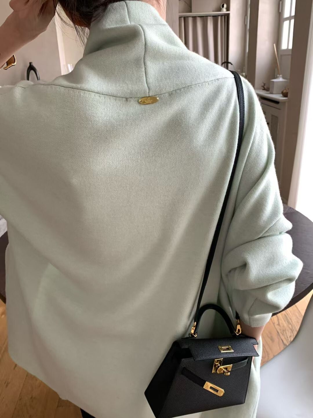 氣質女子後小墜飾落肩開襟罩衫外套 / 3色