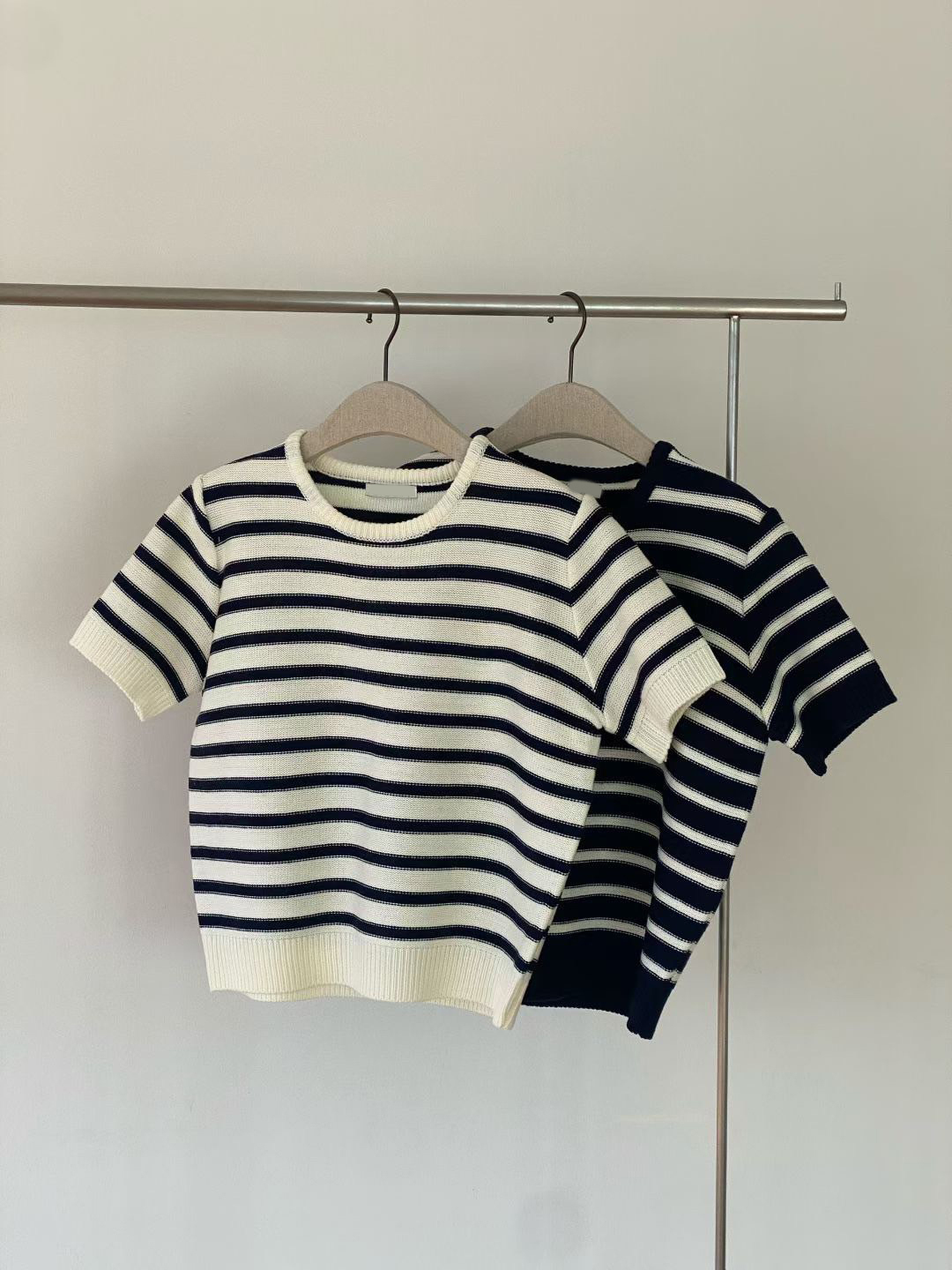 巴黎女子配色橫條紋圓領短袖上衣 / 2色