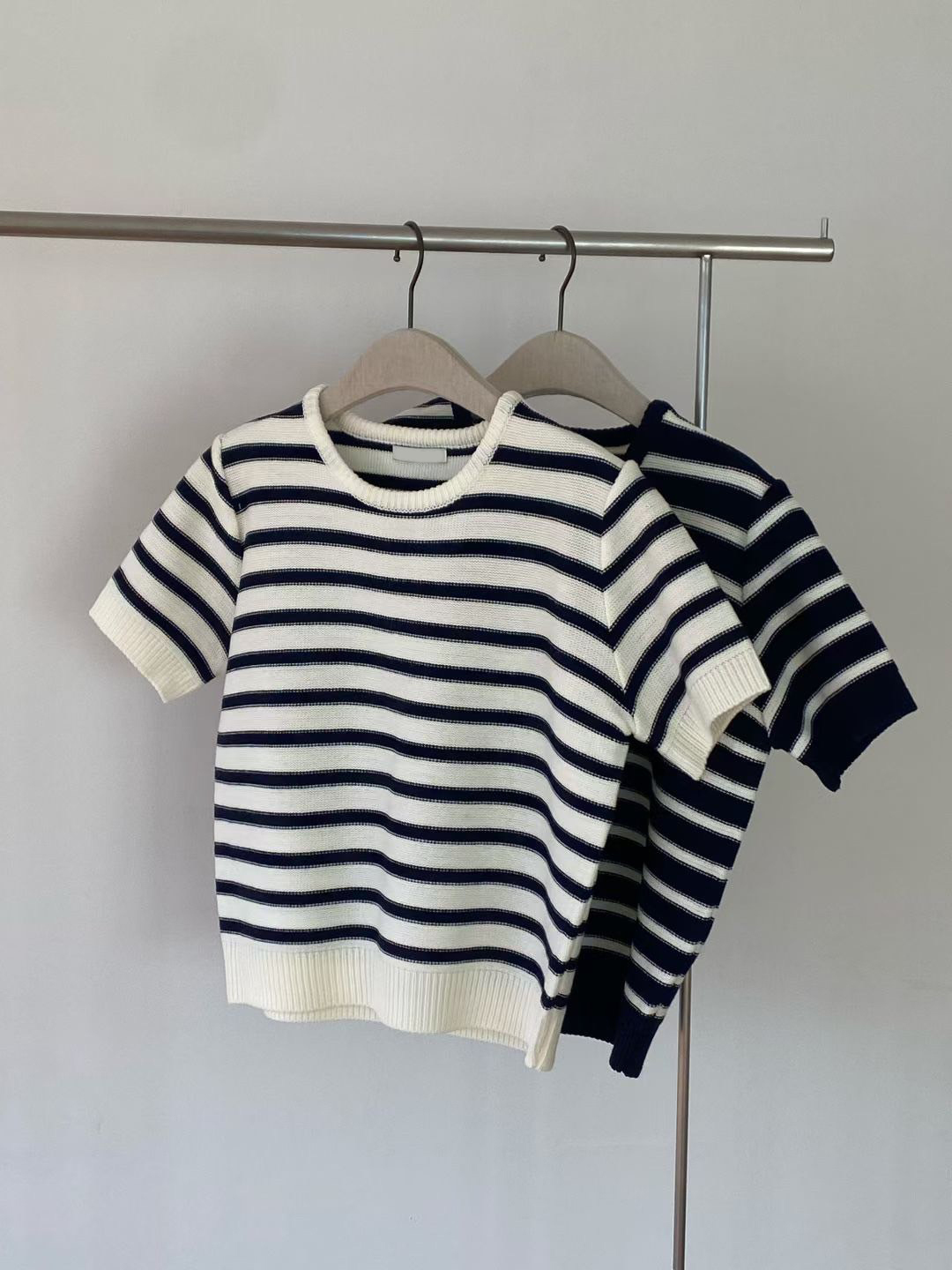 巴黎女子配色橫條紋圓領短袖上衣 / 2色