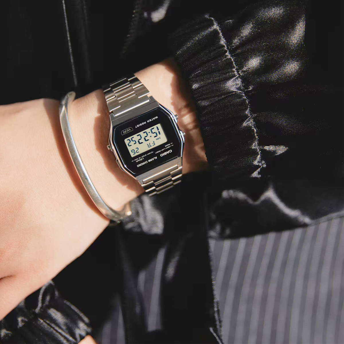 Casio A158WEA-1 中裝 銀色 簡約黑面 方形復古跳字錶