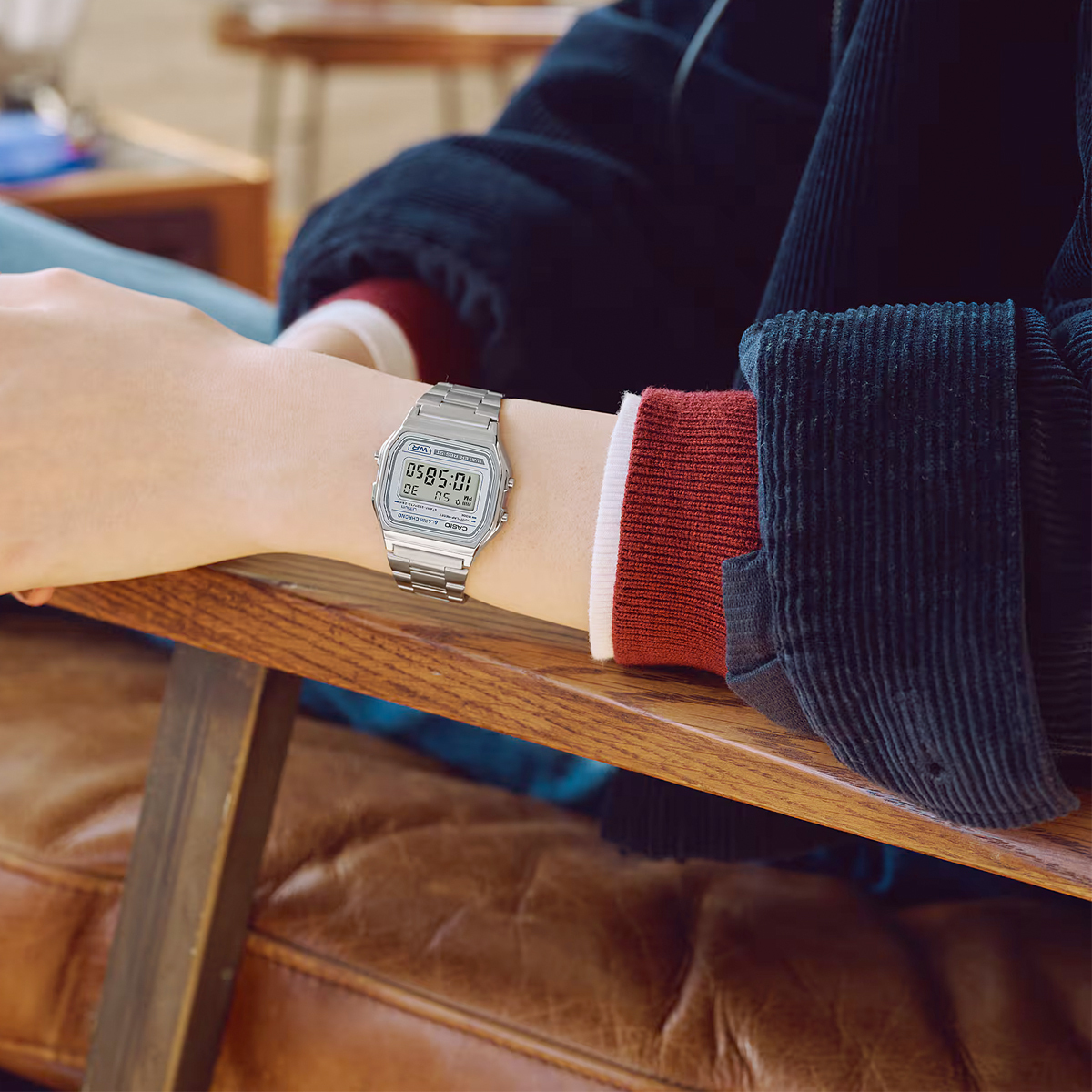 Casio A158WEA-7 中裝 銀色 銀灰面 方形復古跳字錶