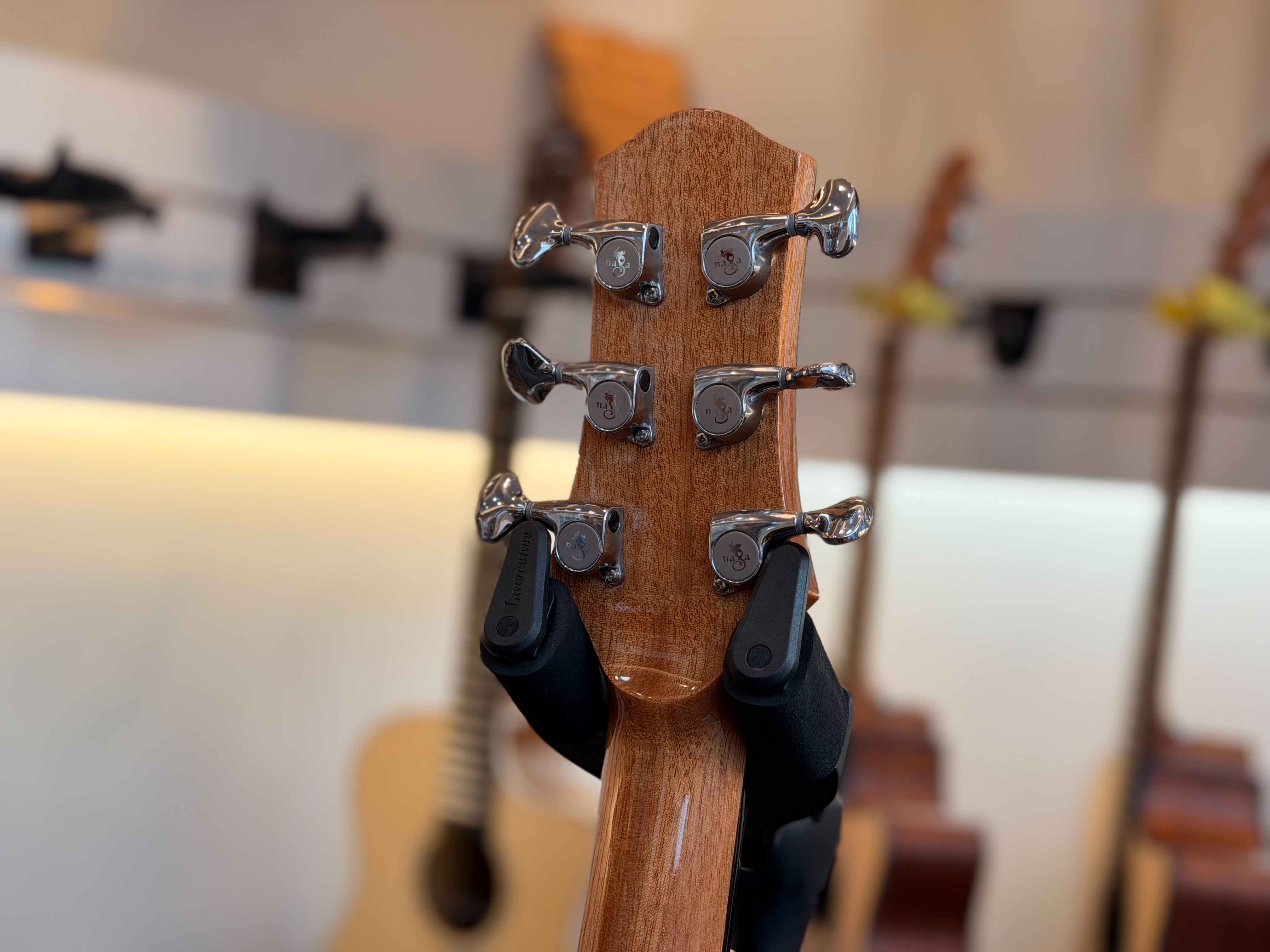 NAGA吉他 NAGA吉他 風系列 伍伍慧代言 G-08OOCYE 橙黃色亮光 英格曼雲杉面板/沙比利側背 面單板木吉他 41吋 OOC桶身缺角 附原廠厚琴袋 第 4 張圖片｜三峽吉他 / Bass