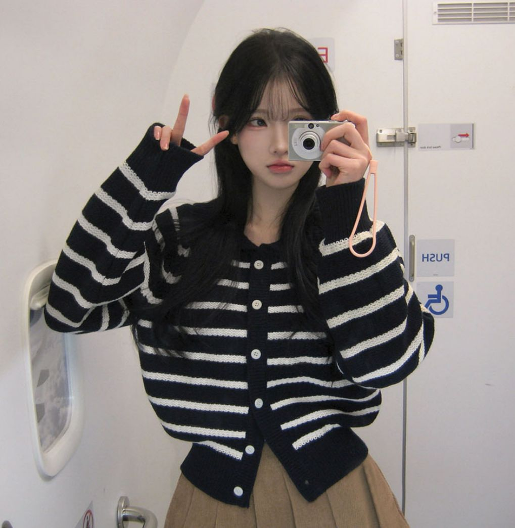 排鈕橫間針織上衣(深藍色)