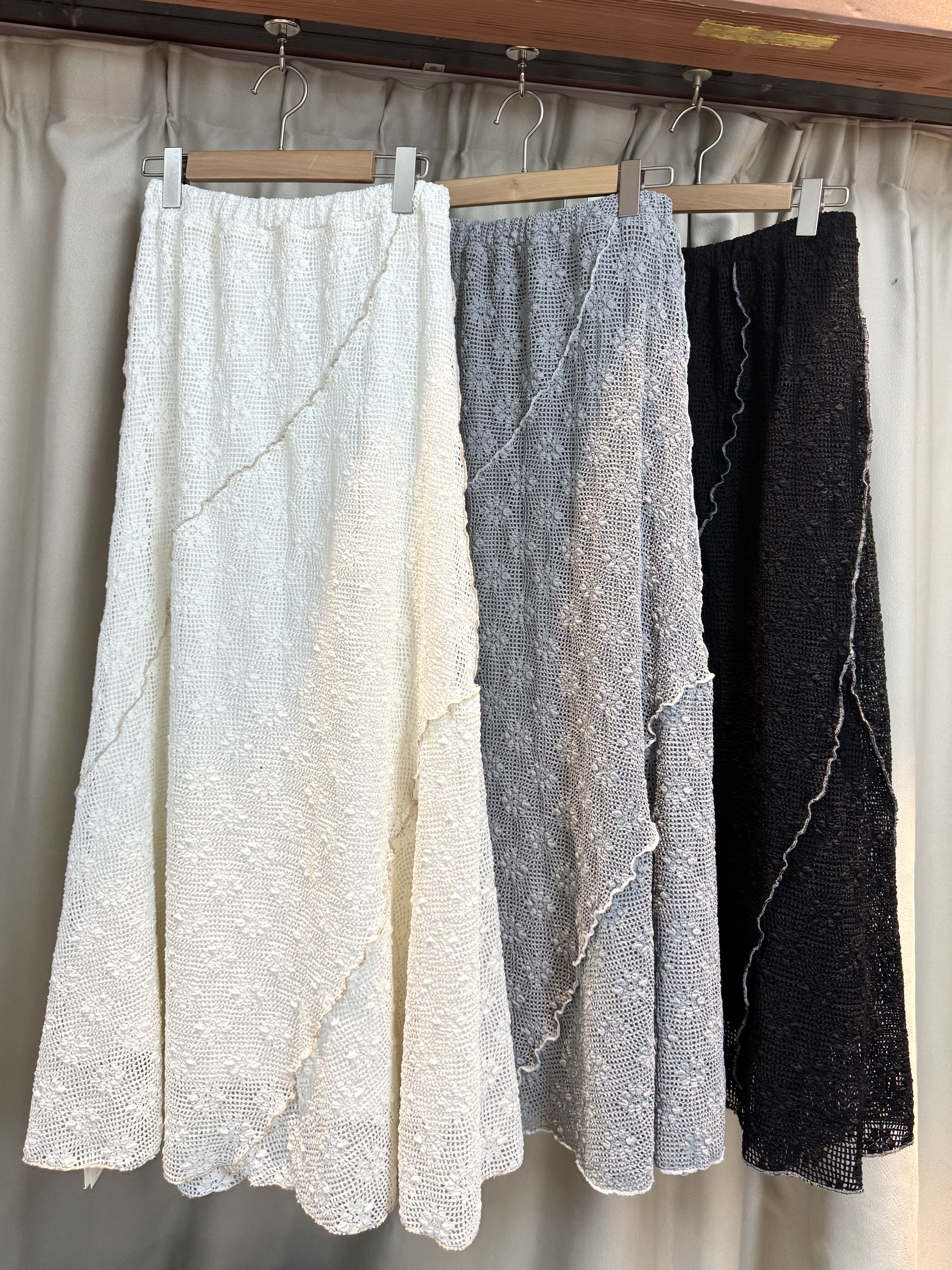 明線壓花窿窿半身裙