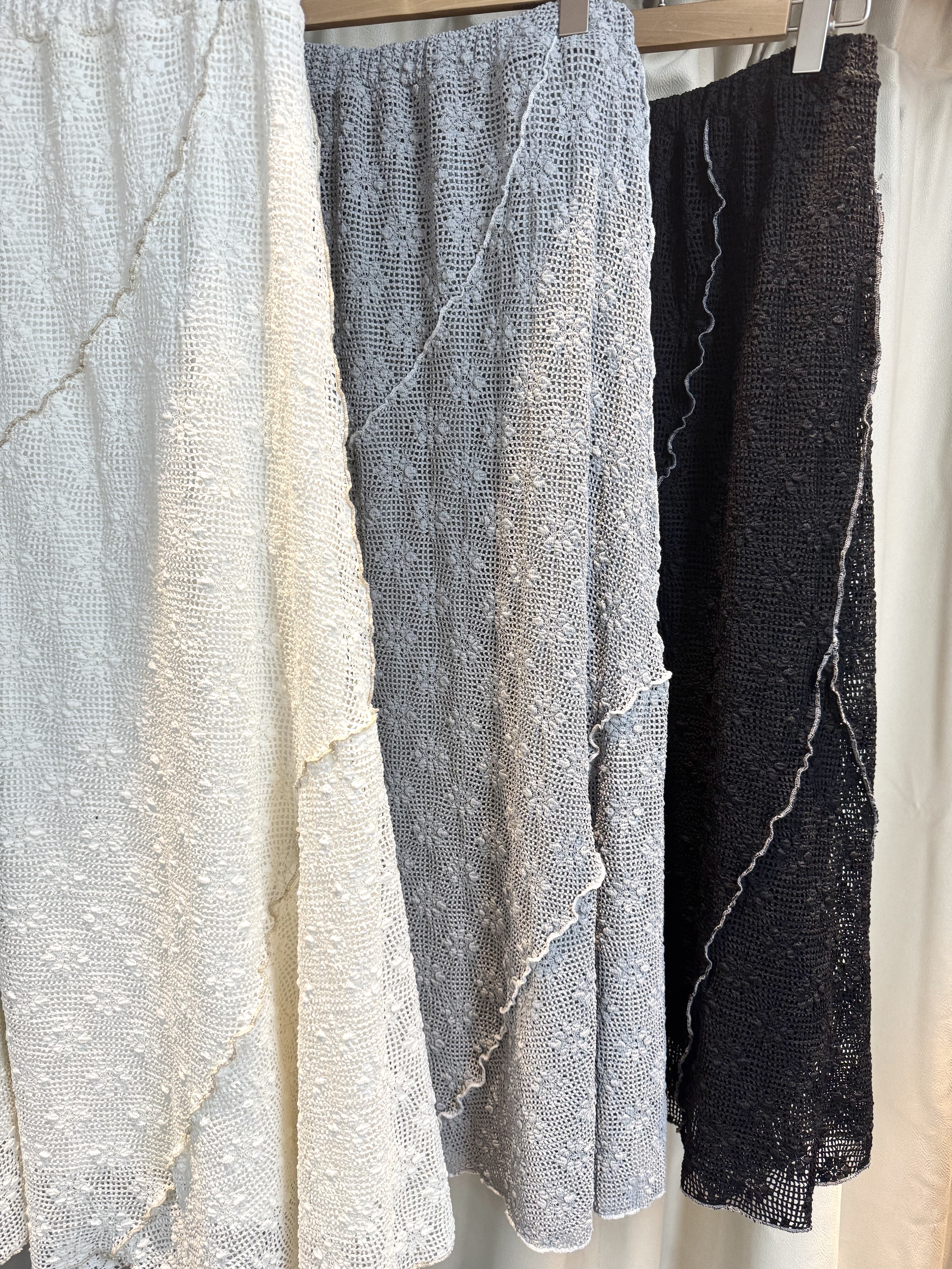 明線壓花窿窿半身裙