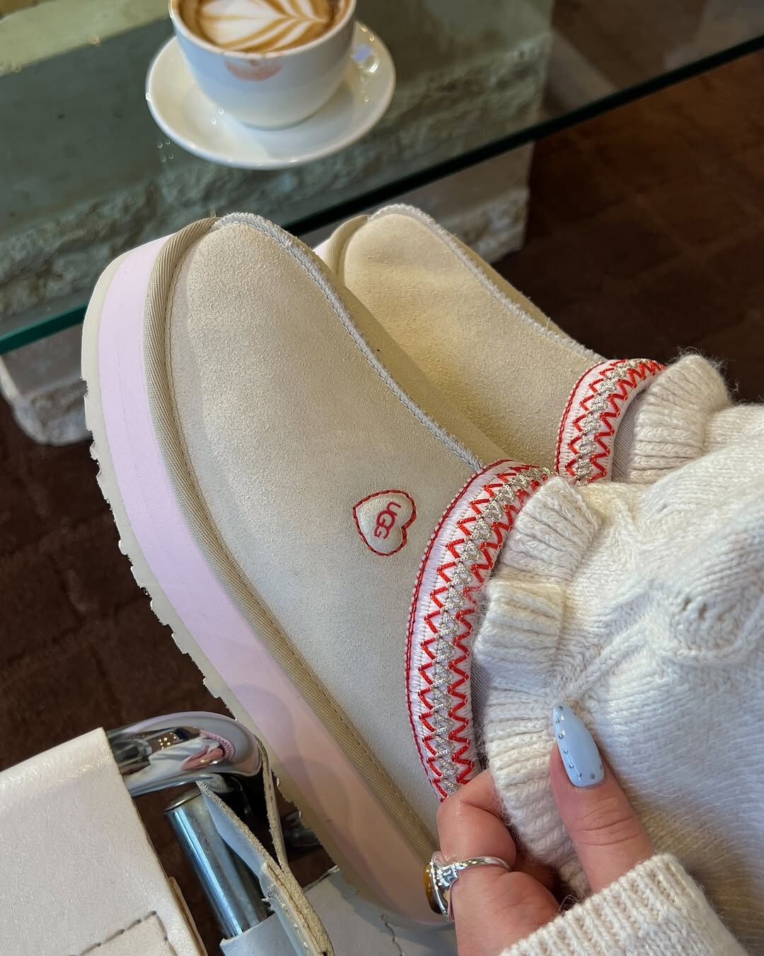 UGG TAZZ LOVE 2026年 情人節限定款 包頭鞋 穆勒鞋 懶人鞋 厚底 愛心標誌 女鞋 1181650 / 預購